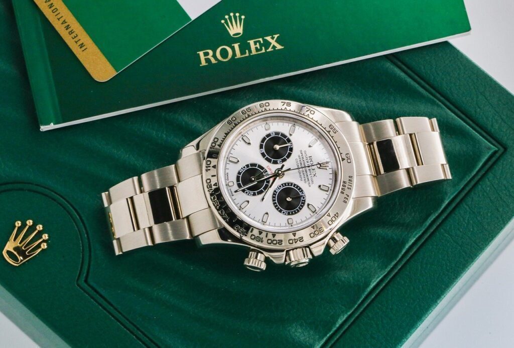 Oystersteel Rolex Daytona displayed with its packaging